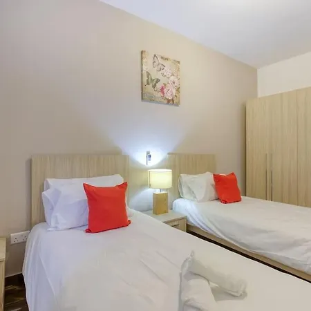 Апартаменты A Lovely 4br With Private Pool & Bbq By 360 Estates