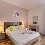 Apartment A Lovely 4br With Private Pool & Bbq By 360 Estates *