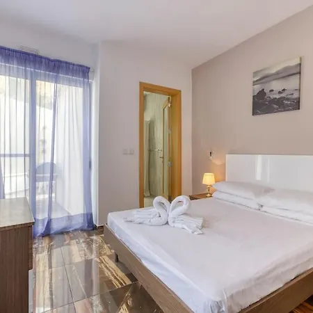 Apartment A Lovely 4br With Private Pool & Bbq By 360 Estates