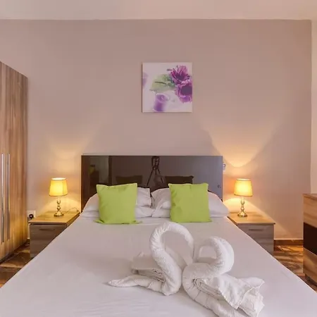 A Lovely 4br With Private Pool & Bbq By 360 Estates